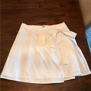 NWT’s A New Day white wrap Mini Skirt size small linen look
